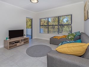 1 Bed Apartment in Paardevlei