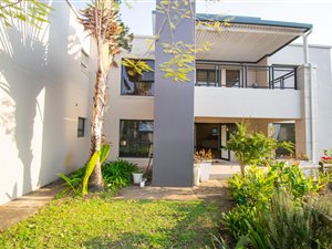3 Bed Apartment in Palm Lakes Estate