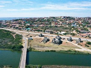 193 m² Land available in Hartenbos Heuwels