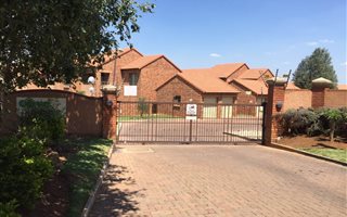 2 Bedroom Apartment in Mooikloof Ridge