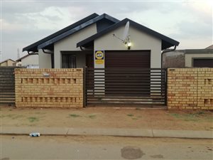 3 Bed House in Lakeside