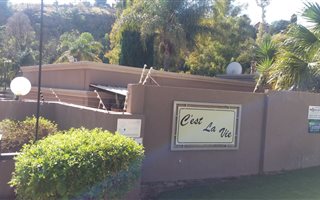 2 Bedroom Apartment in Roodekrans