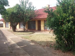 4 Bed House in Steel Park