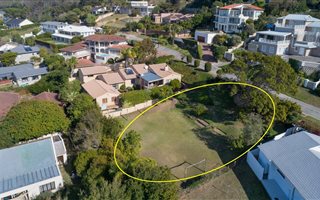 892 m² Land available in Lower Robberg