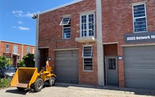 105 m² Industrial space in Maitland