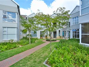 2 Bed Townhouse in Eagle Canyon Golf Estate