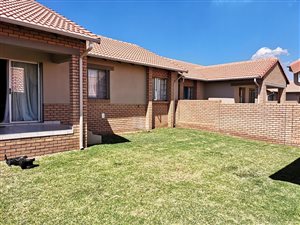 3 Bedroom Townhouse in Mooikloof Ridge