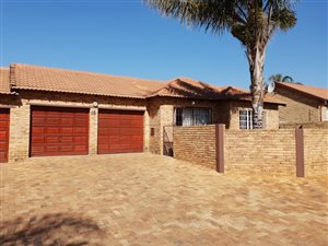 2 Bed Townhouse in Ruimsig