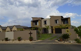 4 Bedroom House in Hartbeespoort Dam