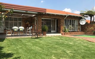 3 Bedroom Townhouse in Elma Park