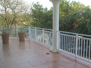 2 Bed Apartment in Shelly Beach