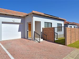 3 Bed Townhouse in Parkrand