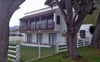 4 Bedroom House in Voelklip