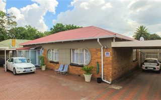 5 Bedroom House in Rewlatch