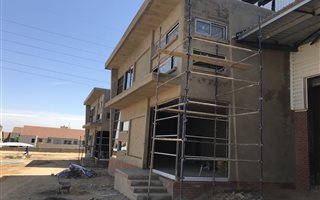 750 m² Industrial space in Louwlardia