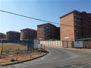 1 Bed Apartment in Die Hoewes