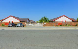2 Bedroom Townhouse in Potchefstroom Central