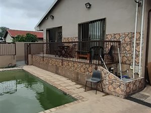 4 Bed House in Sophiatown