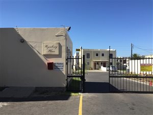 2 Bedroom Townhouse in Wynberg