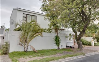 6 Bedroom House in Rondebosch East