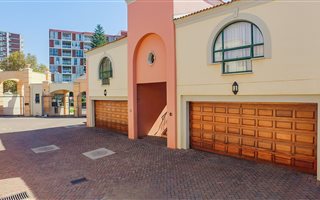 3 Bedroom Duplex in Bedford Gardens