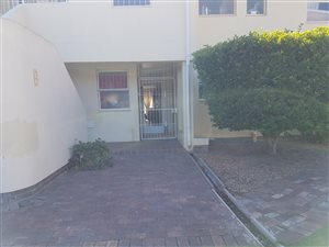 3 Bed Townhouse in Somerset West Central