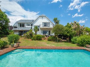 4 Bed House in Kloofendal