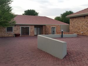 3 Bed House in Buffelspoort
