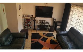 2 Bedroom Simplex in Buccleuch