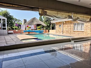 8 Bed House in Newlands East