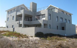 6 Bedroom House in Calypso Beach