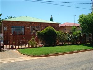 3 Bed House in Roodepoort North