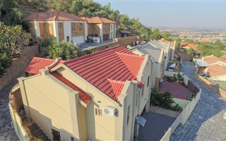 3 Bedroom House in Azaleapark