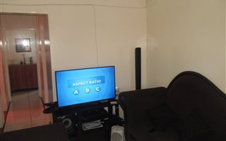 2 Bedroom House in Roodepan