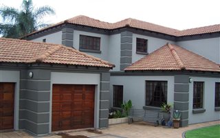4 Bedroom House in Montana Park