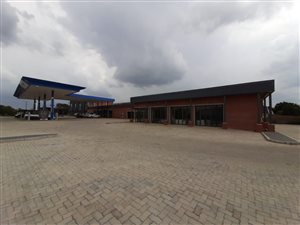 350 m² Commercial space in Waterkloof Ridge