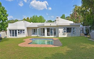 4 Bedroom House in Fourways Gardens