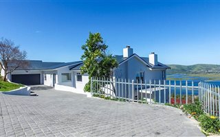 7 Bedroom House in Paradise