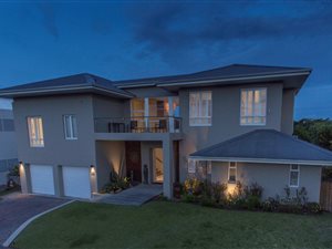 4 Bed House in Keurboomstrand