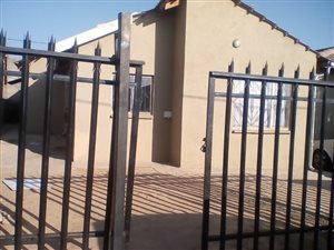 2 Bed Apartment in Ebony Park