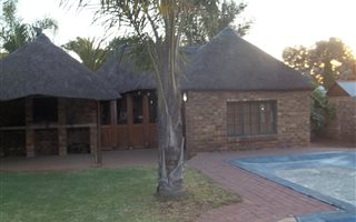 4 Bedroom House in Rooihuiskraal