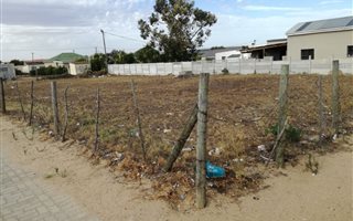 715 m² Land available in Bredasdorp