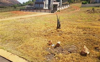 736 m² Land available in Kosmos Ridge