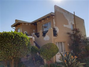 2 Bed Apartment in Roodekrans