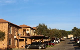 2 Bedroom Flat in Ruimsig