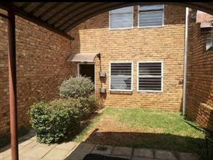 2 Bed Townhouse in Die Hoewes