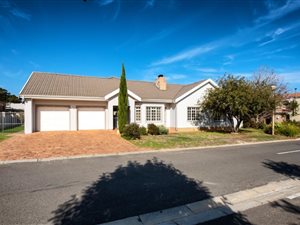 3 Bed House in Somerset West Central