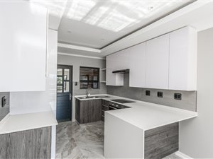 2 Bed Townhouse in Robertsham