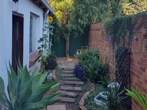 2 Bed Garden Cottage in Nieuw Muckleneuk