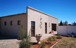 2 ha Farm in Bloemfontein Farms